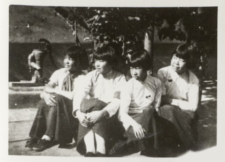 1939年，师大女附中同学合影，左一为张树政