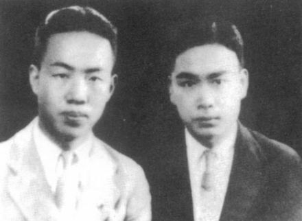 1933年赵九章（左）在清华大学读书时与同窗好友傅承义