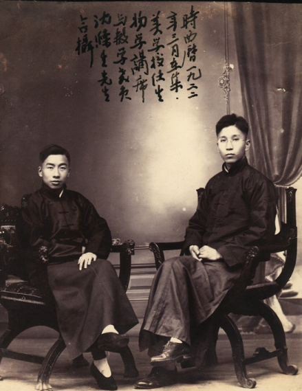 1922年和集美学校数学教员沈滌生合影（右为伍献文）