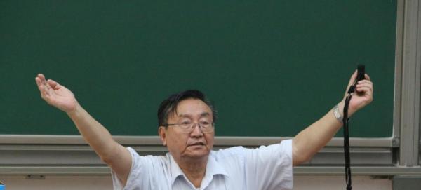 2014年，76岁高龄的李天给北航学生做讲座