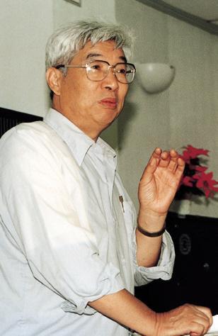 1993年，高为炳在作关于变结构控制的学术报告