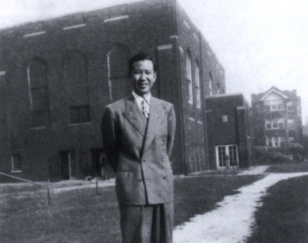 1947年，在美国留学期间