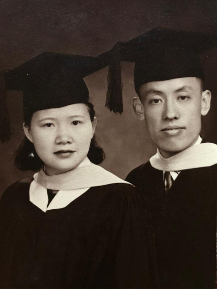 1949年，吴汝康与马秀权一同获得圣路易斯华盛顿大学博士学位