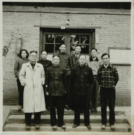 1953年，陈世骧来北京出任昆虫所所长与该所同仁合影