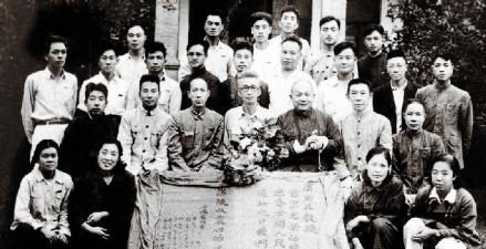 1954年，虞宏正（二排中）与西北农学院教师合影